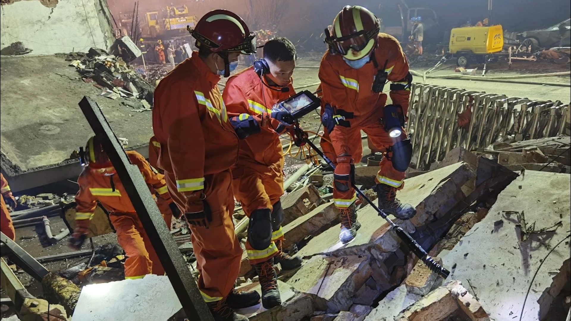 TQ dieu tra vu no xe bon khien 19 nguoi chet, 200 ngoi nha hu hai hinh anh