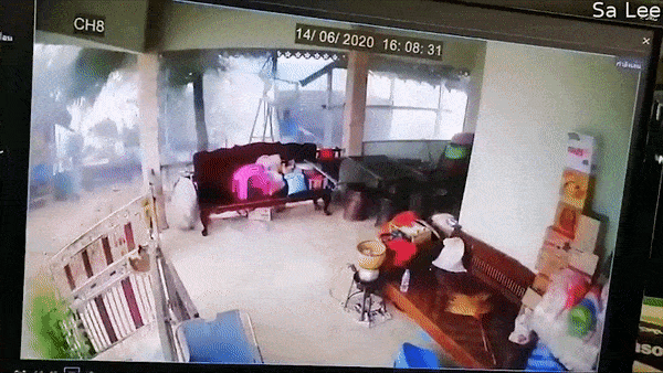 Gio quat sap mai nha, de xuong 2 nguoi ben trong o Thai Lan hinh anh