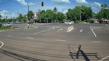 Oto mat lai tong vao xe doi dien, huc hang loat xe do ven duong hinh anh