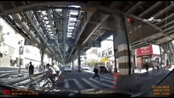 Oto phong nhanh mat kiem soat khien 8 nguoi bi thuong o My hinh anh