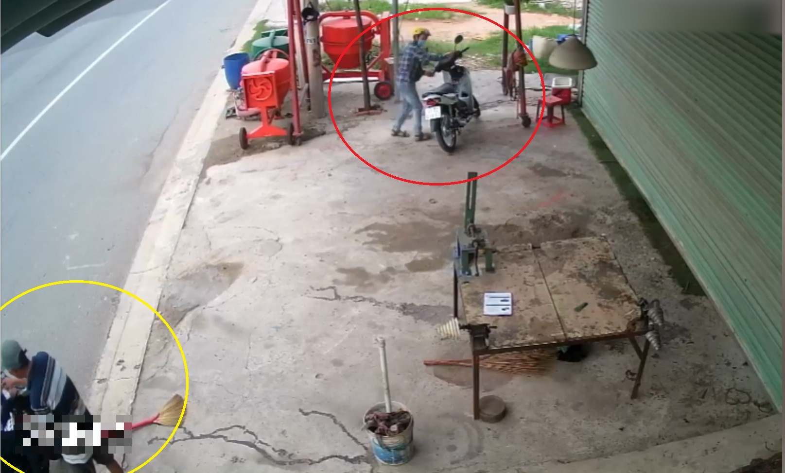 Dan canh trom xe may trong 26 giay o Binh Duong hinh anh