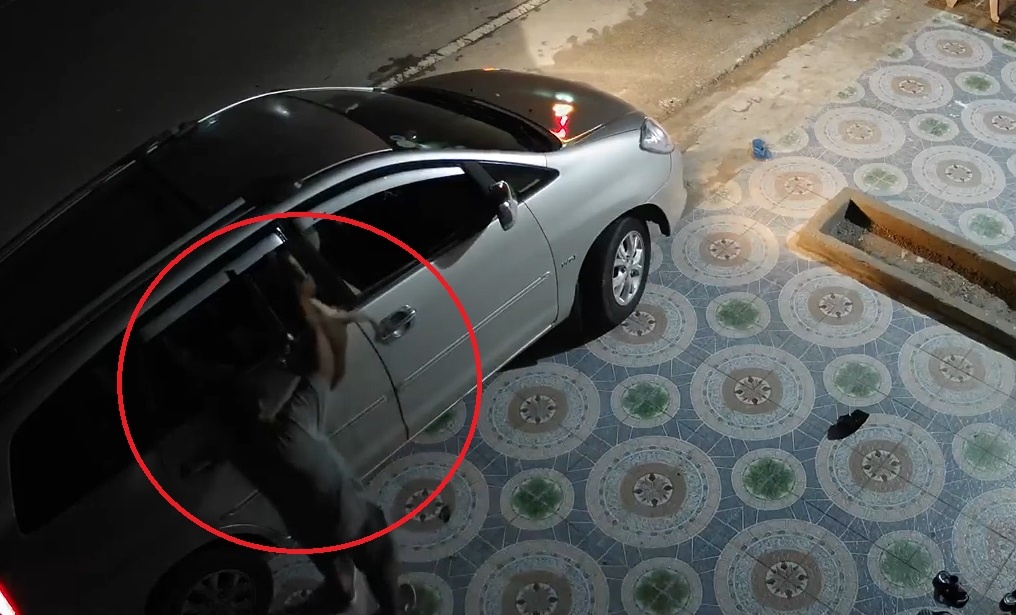 Trom lai oto bat trom cho hinh anh