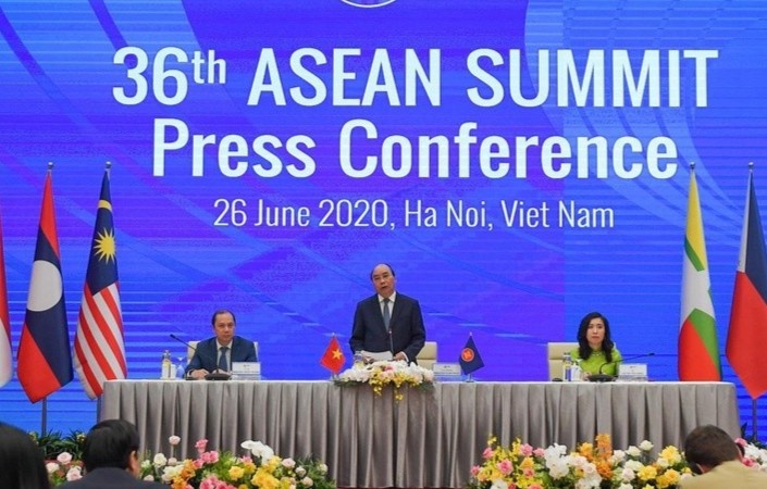 Thu tuong Nguyen Xuan Phuc hop bao ket thuc hoi nghi ASEAN 36 hinh anh