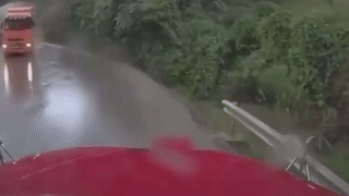 Xe container mat kiem soat suyt gay va cham khi om cua hinh anh