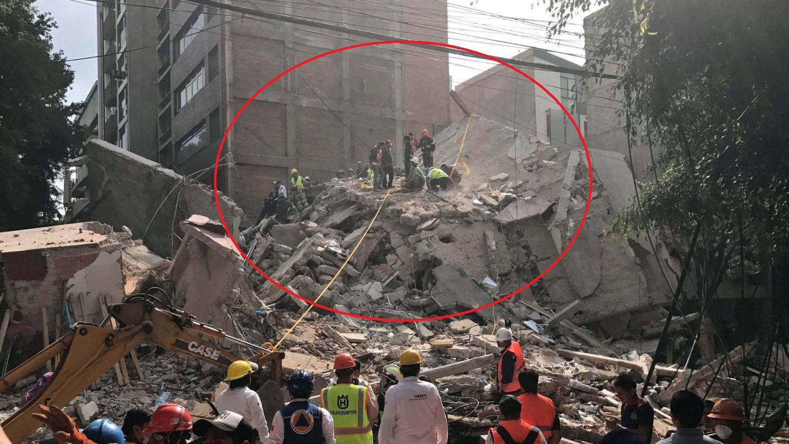 Dong dat lon tai Mexico khien toa nha nghieng nga hinh anh