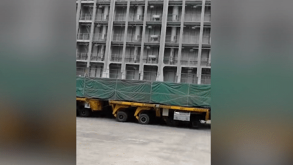 Toa nha di dong khong lo nang hang nghin tan o Trung Quoc hinh anh