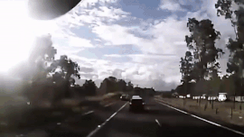 Xe container gay tai nan lien hoan khi xe truoc phanh gap hinh anh