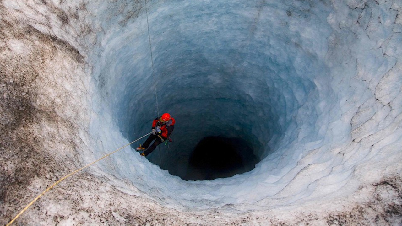 Se ra sao neu tha hon da xuong ho sau hon 137 m o chau Nam Cuc? hinh anh