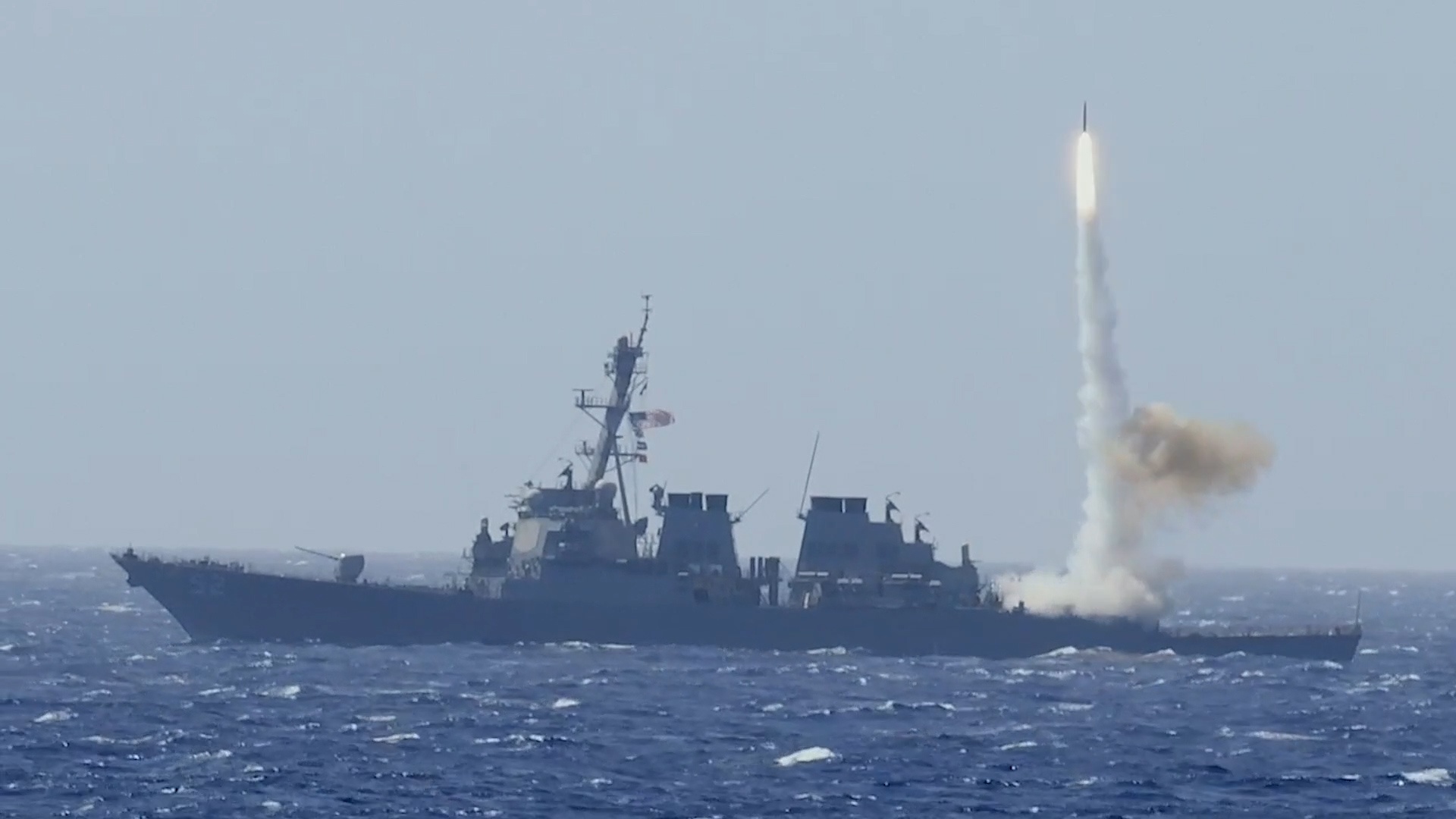 Hai quan My cong bo video tap tran tren Bien Dong hinh anh