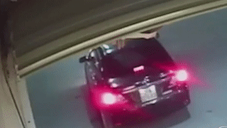 Oto bung 2 tui khi sau khi va cham voi xe dang quay dau hinh anh