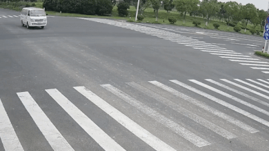 Oto phong nhanh tong vang xe khac giua giao lo hinh anh