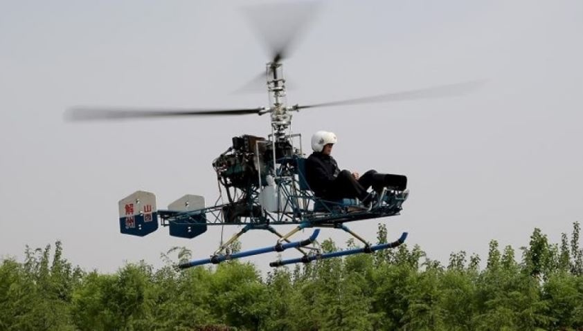 Tu che may bay truc thang, van truot tren khong tai nha hinh anh