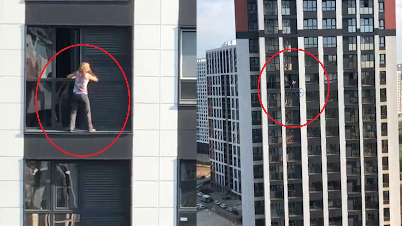 Nguoi phu nu lieu linh treo ra ban cong tang 17 de lau cua so o Nga hinh anh