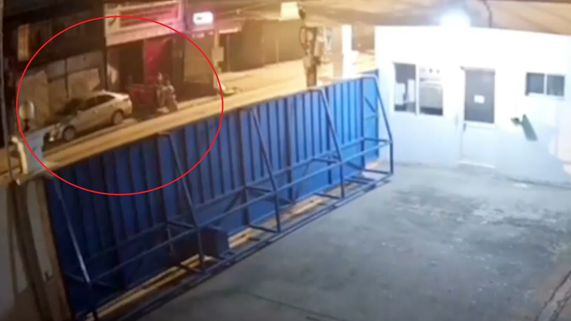 Lai oto di trom xe ba gac hinh anh