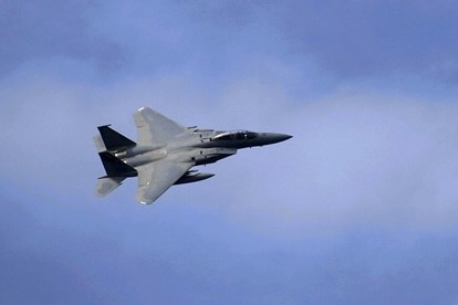 Chien dau co cua My ap sat may bay cho khach Iran hinh anh