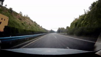 Xe tai vuot au va quet voi oto gay tai nan hinh anh