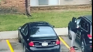 Co gai tuoi xang, dot xe cua ban trai cu de tra thu hinh anh