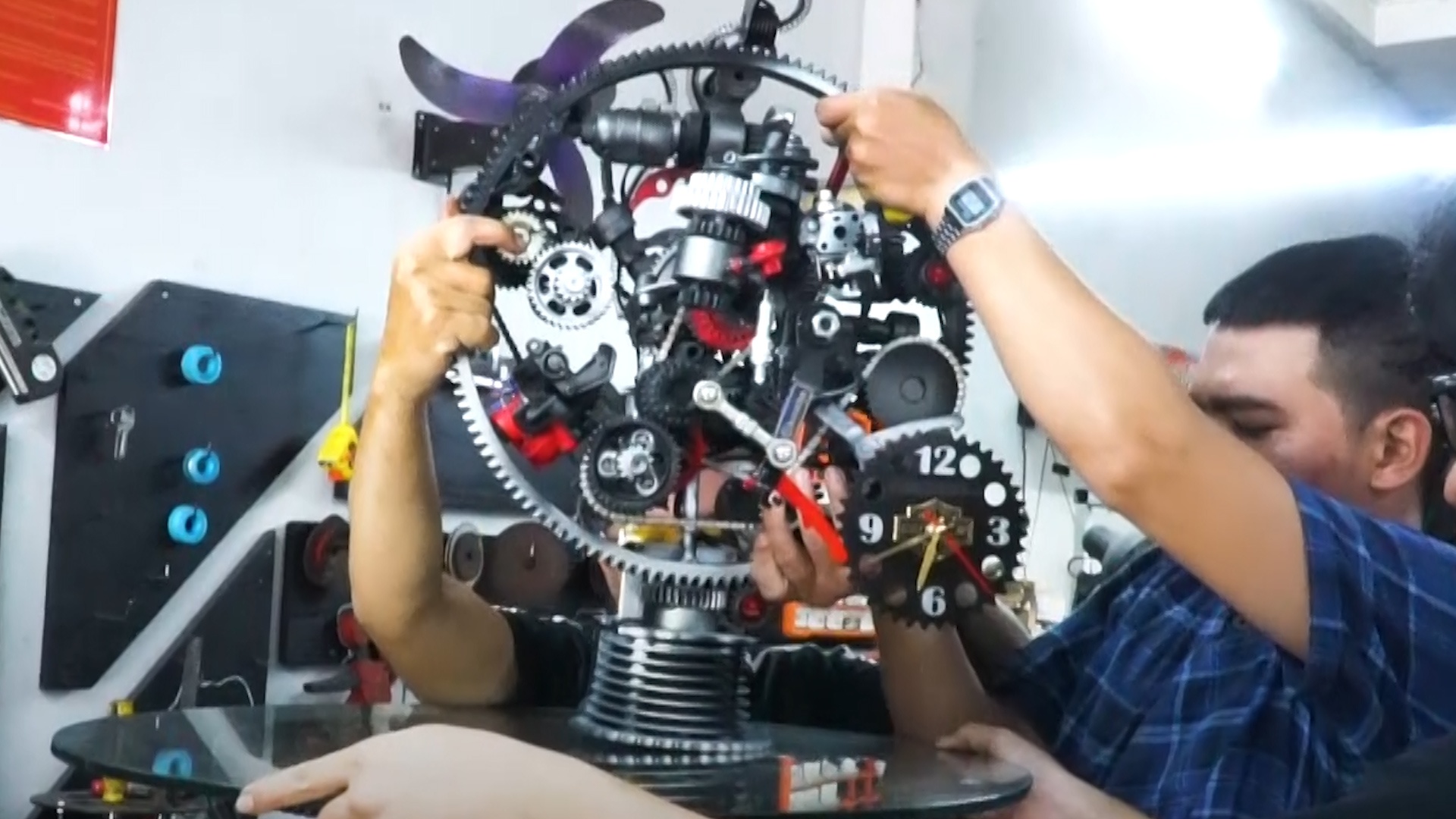 Ban robot cao bang nguoi that, gia 70 trieu lam tu phu tung o TP.HCM hinh anh