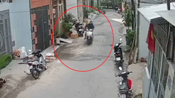 Ten cuop o TP.HCM phong xe di truoc su bat luc cua chu nha hinh anh