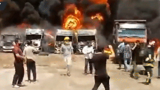 Sau xe nhien lieu cua Iran boc chay du doi sau vu no hinh anh