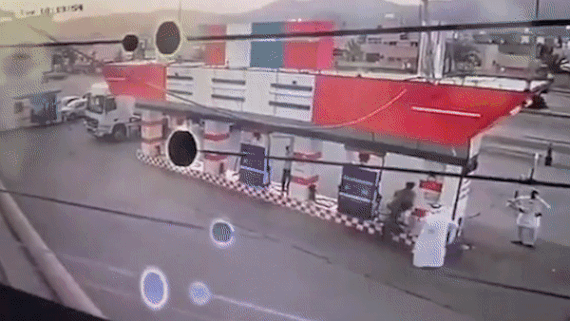 No tram xang khien nhieu nguoi chay tan loan o Saudi Arabia hinh anh