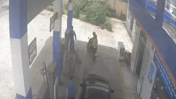 Tai xe mat kiem soat, lai oto dam trung 2 nguoi tai tram xang hinh anh