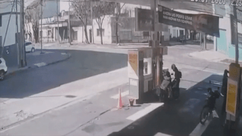 Duoi theo ten trom, oto dam vao xe khac tai nga tu hinh anh