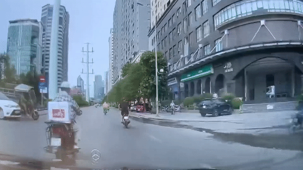 Xe ba gac re au gay tai nan cho xe may hinh anh