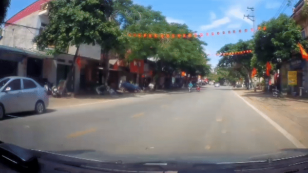 Xe may phong nhanh dam nga xe di truoc hinh anh