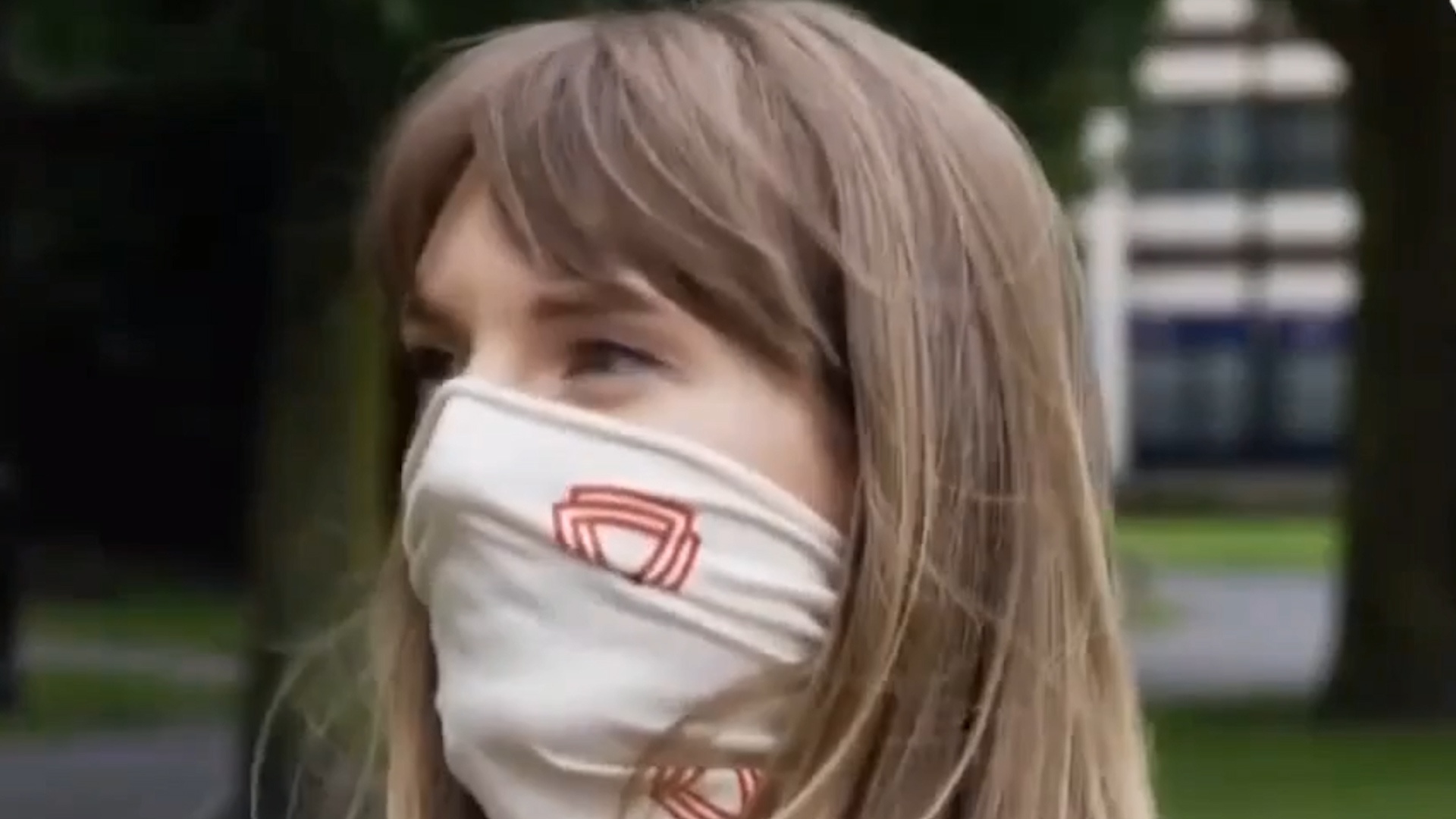 Khau trang vo hieu hoa SARS-CoV-2 tai Anh hinh anh