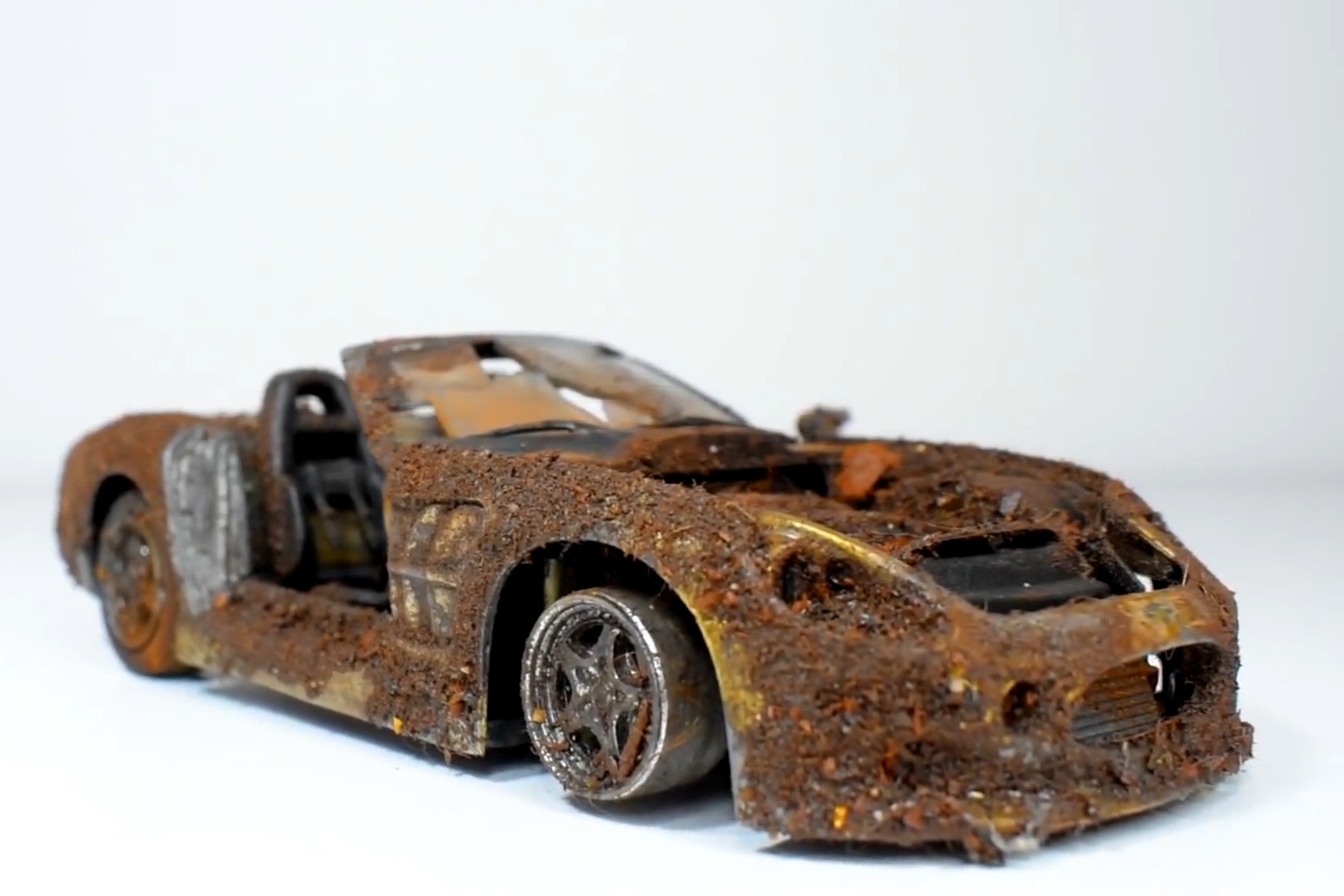 Xe mo hinh gi set duoc tan trang nhu moi tai Ukraine hinh anh