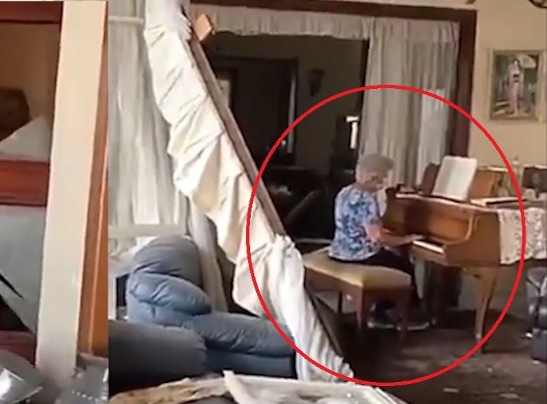 Cu ba choi piano giua can phong do nat o Beirut hinh anh