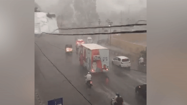 Gio thoi bay bang quang cao khien 2 nguoi bi thuong o Pakistan hinh anh