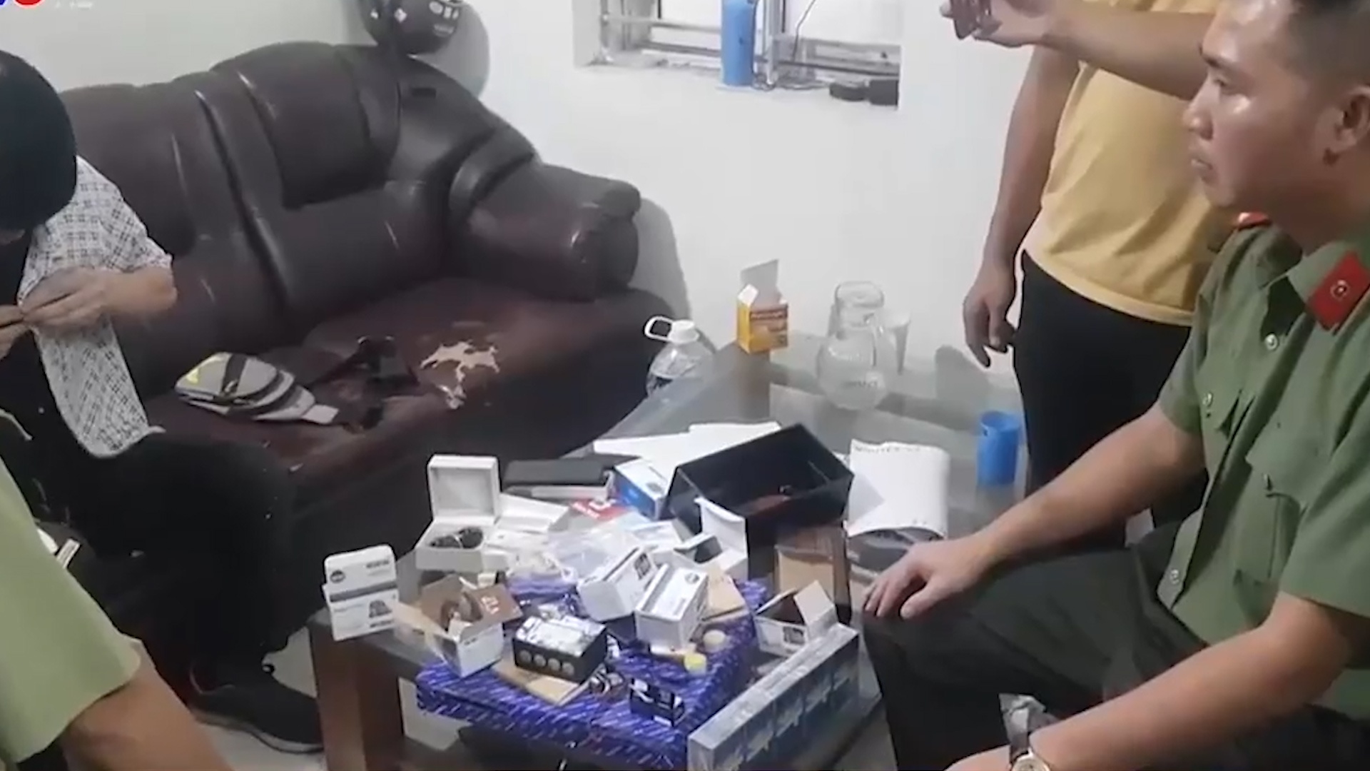 Thiet bi gian lan thi cu tran lan tren mang hinh anh