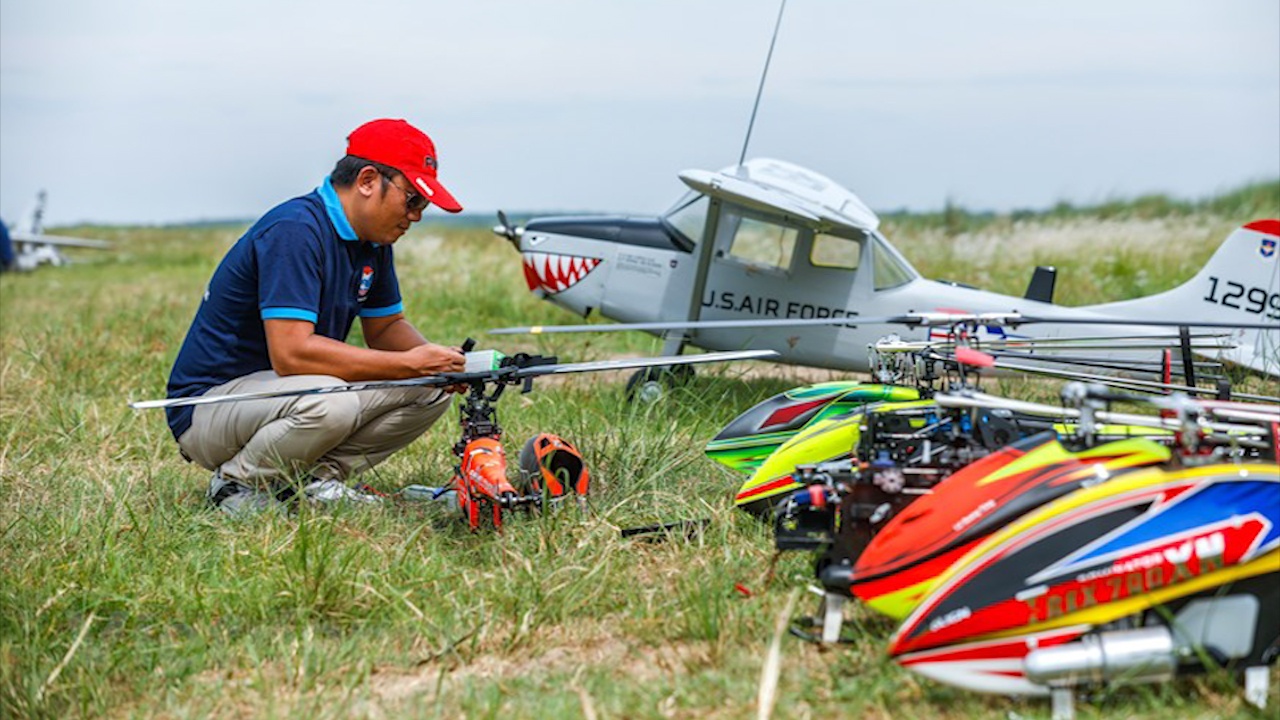 San bay thoa man dam me cua nguoi choi may bay mo hinh hinh anh