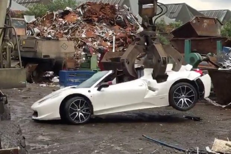 Co may khong lo o Dubai chuyen nghien nat sieu xe hinh anh