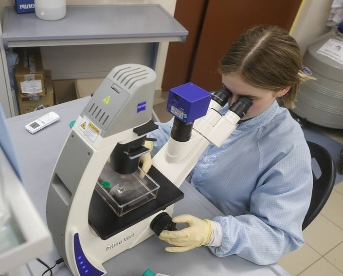 Canh bao che, san xuat vaccine Covid-19 dau tien tai Nga hinh anh