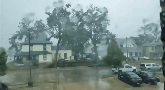 Bao lon quat nga cay, khien 250.000 ho dan bi mat dien o My hinh anh