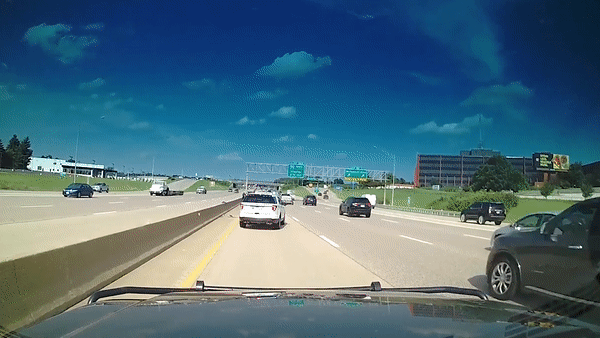 Oto hu hong nang do dam vao xe canh sat tai My hinh anh