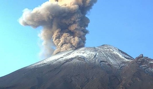 Nui lua phun cot tro bui khong lo o Mexico hinh anh