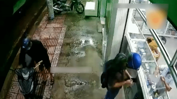 Trom danh cap xe may ngay sau lung chu xe o TP.HCM hinh anh