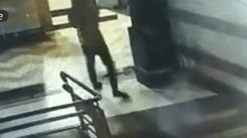 Shipper co suc keo lam cua kinh vo tan tanh hinh anh