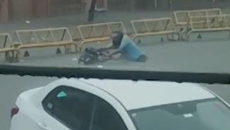 Duong ngap nhan chim oto sau tran mua lon o An Do hinh anh