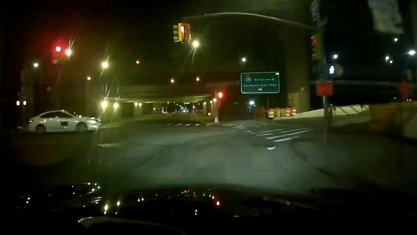 Oto phong nhanh huc vang xe phia truoc hinh anh