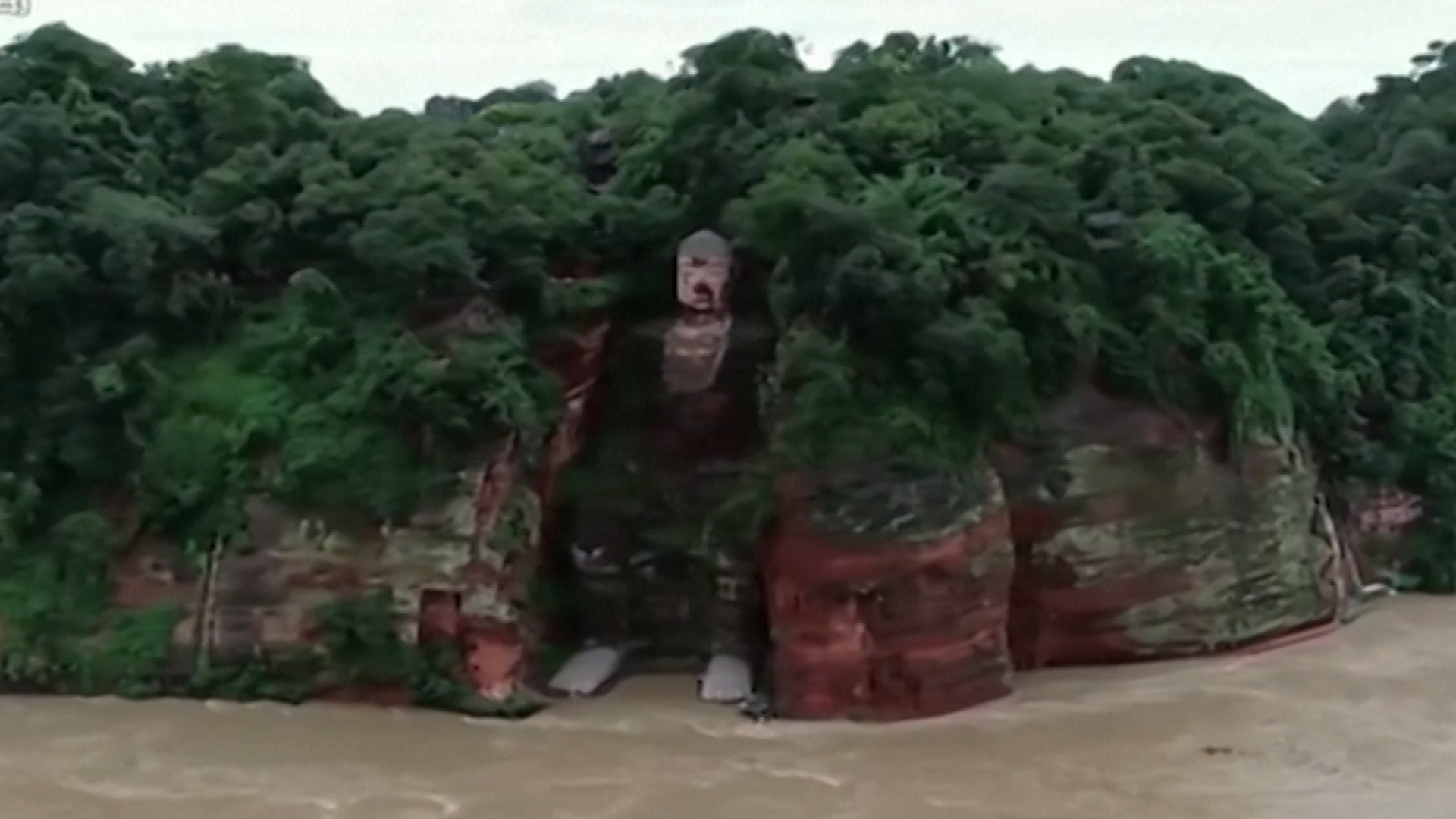 Lan dau trong hon 70 nam, lu dang toi chan tuong Dai Phat o TQ hinh anh