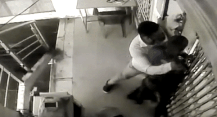 Nhan vien bao ve An Do chong tra ten cuop co vu trang hinh anh