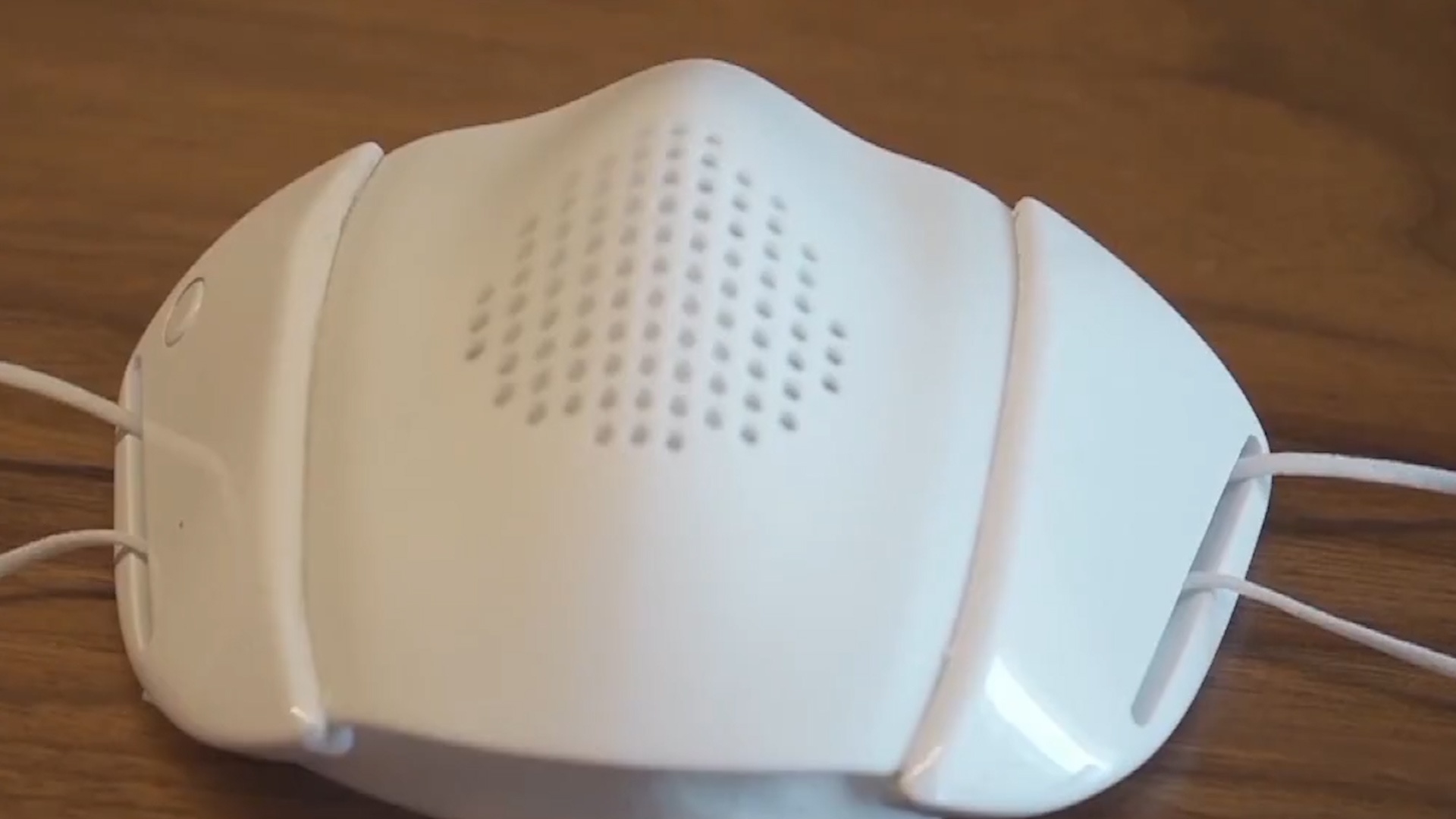 Nhat Ban lam khau trang phien dich hinh anh