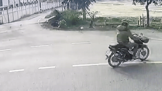 Xe ban tai mat lai lon nhieu vong hinh anh