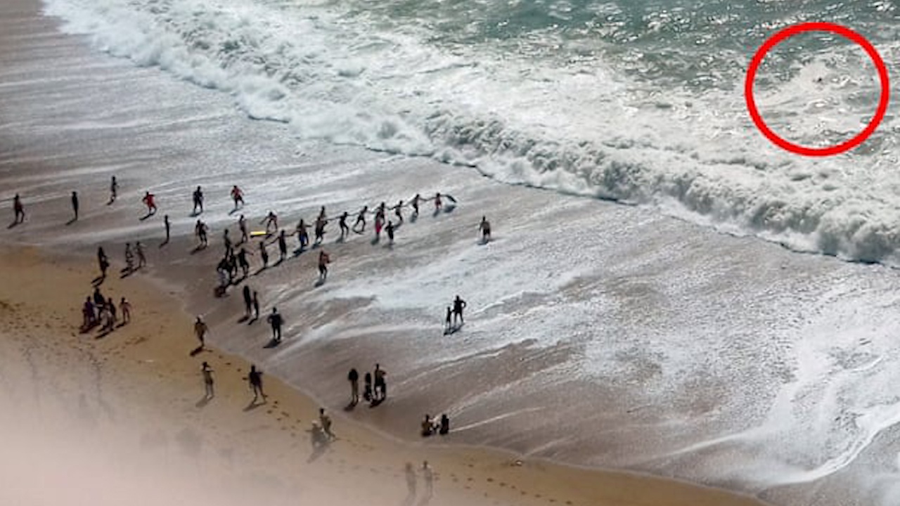 Ket hang rao song cuu nan nhan duoi nuoc hinh anh