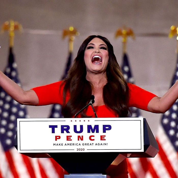 Bai phat bieu nhu het cua co van dang Cong hoa hinh anh